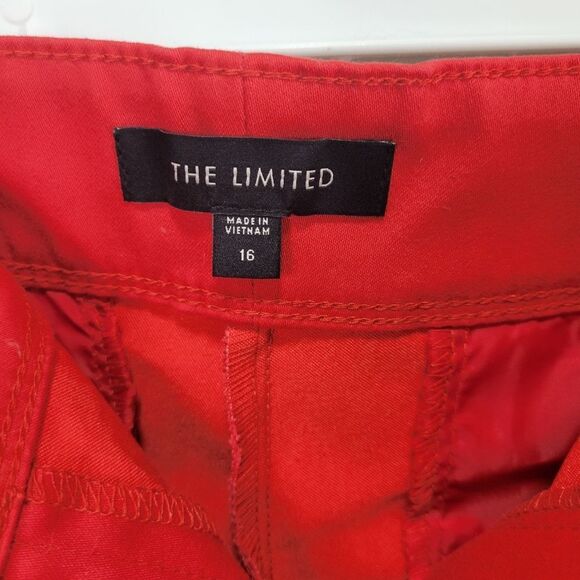 The Limited Scalloped Tailored‎ Short Scarlet Size 16 - Picture 6 of 9